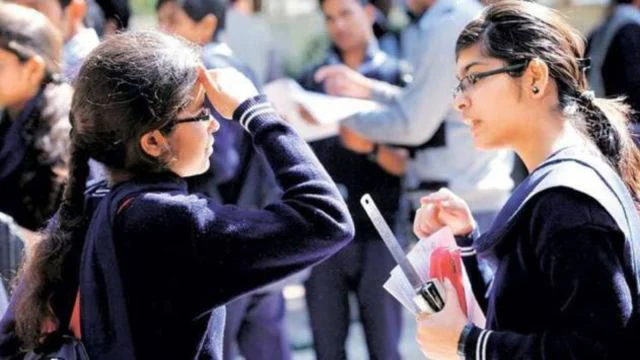 Alarming Drop in School Enrollment for Third Year: Experts Blame Falling Birth Rates