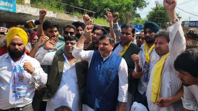 Democracy Under Lock? AAP’s Sanjay Singh, Others ‘Detained’ in Srinagar After Doda MLA Held Under PSA